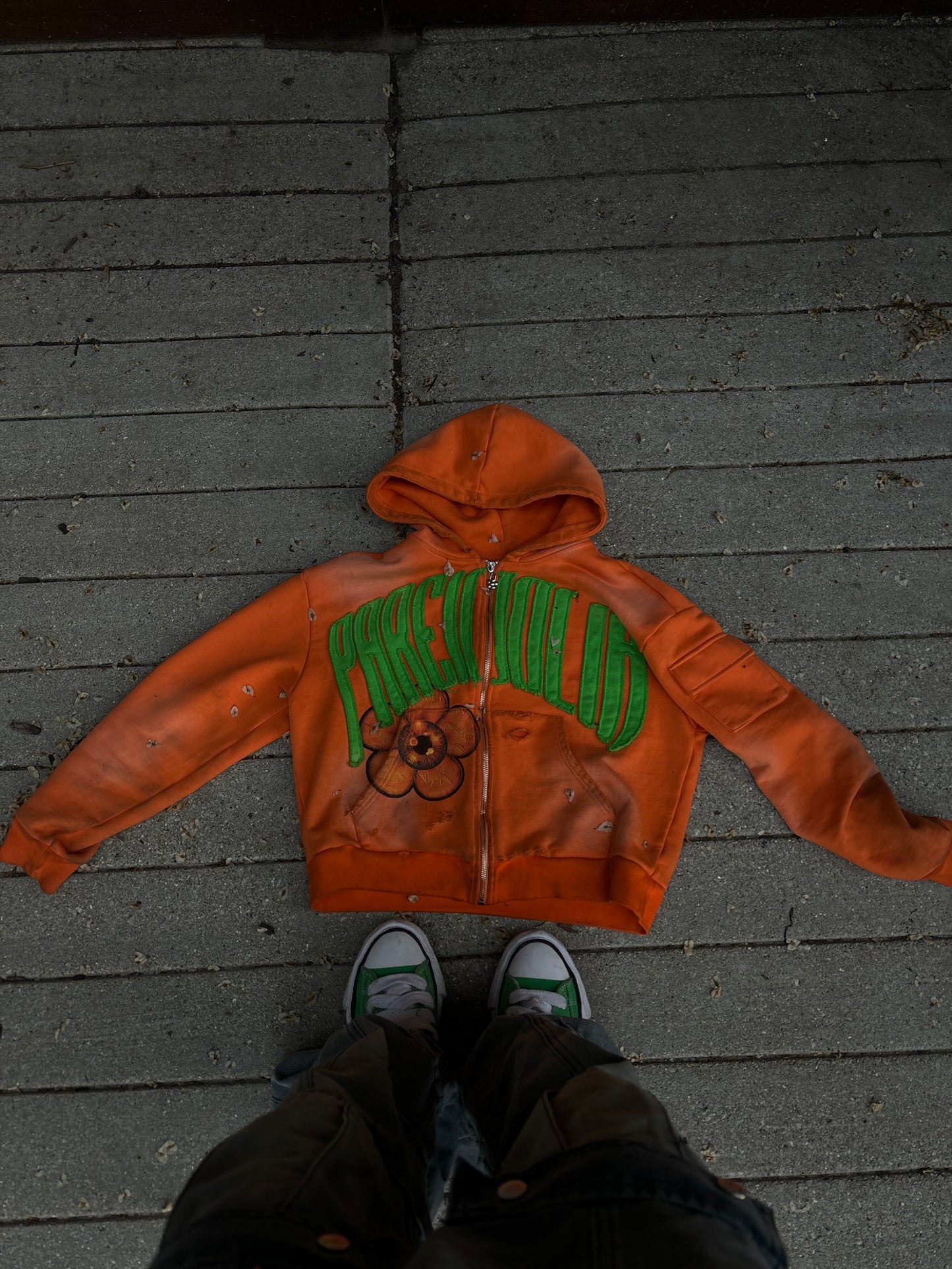 “CROPPED” FLOWER PATCHED ZIP UP